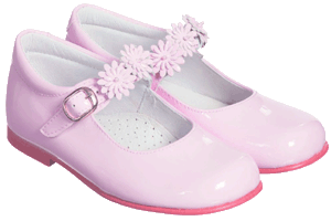 (pretty pink shoes)